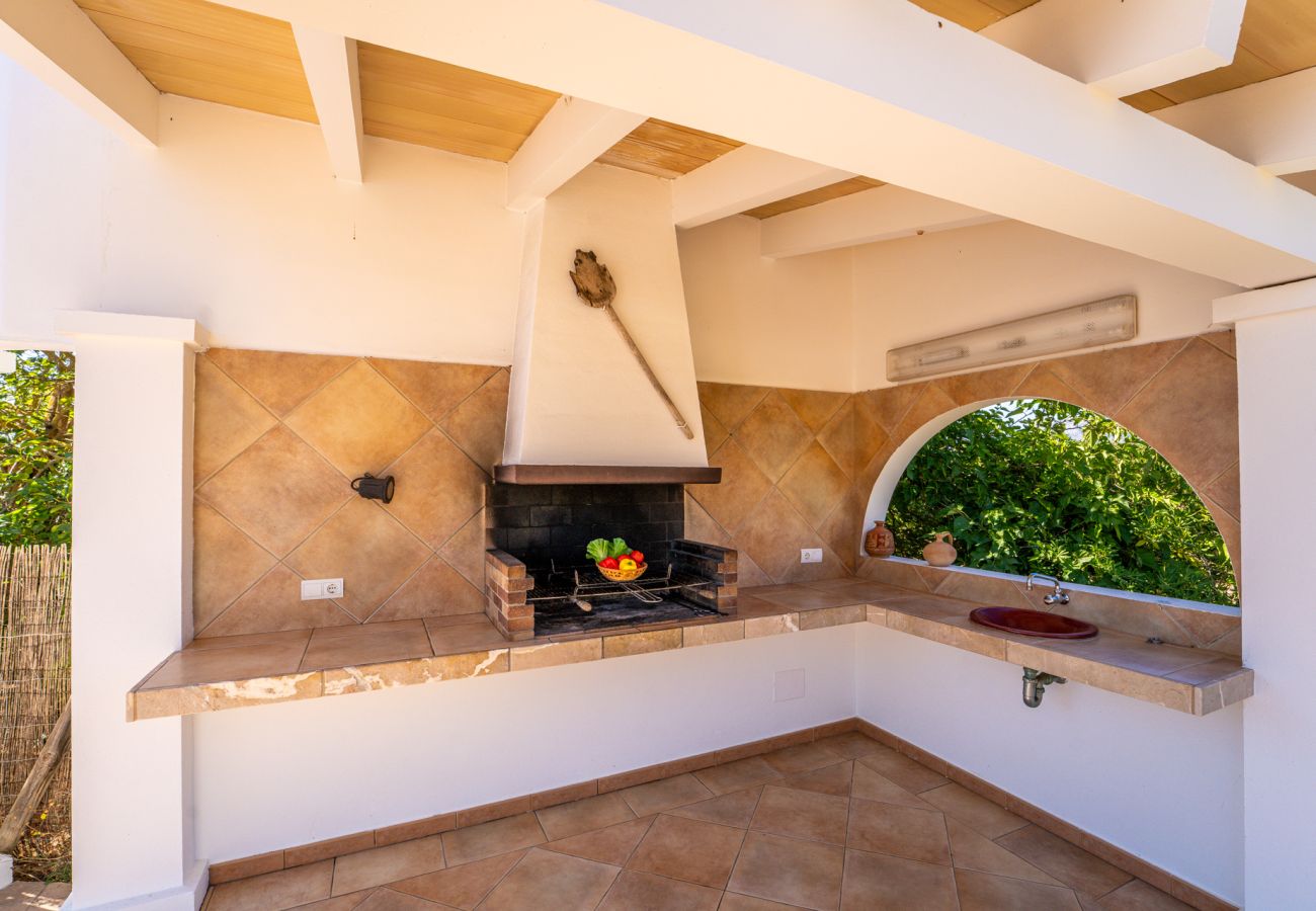 Finca avec barbecue et piscine à Sa Pobla