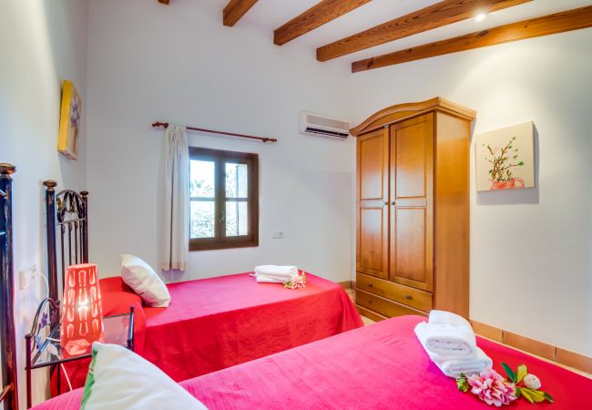 Domaine à Buger - Finca à Majorque, Cas Home avec court de tennis. Domaine à Buger - Finca à Majorque, Cas Home avec court de tennis.