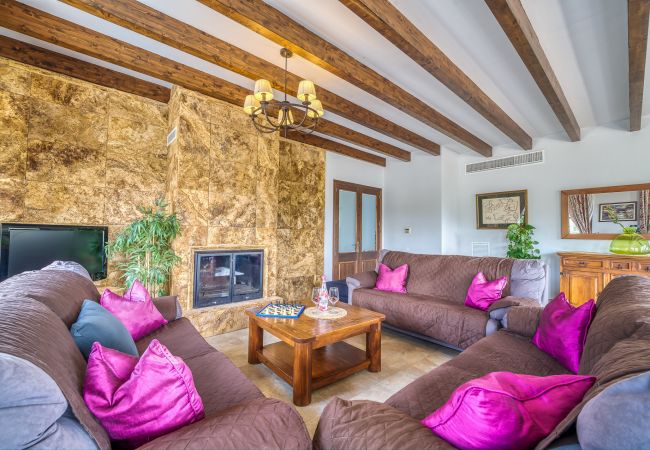 Domaine à Petra - Villa avec piscine privée et jolies vues à Sa Pleta à Majorque. Domaine à Petra - Villa avec piscine privée et jolies vues à Sa Pleta à Majorque.