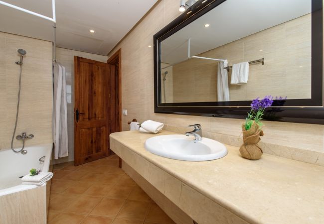 Domaine à Petra - Rustic finca with private pool and views of Son March in Mallorca Domaine à Petra - Rustic finca with private pool and views of Son March in Mallorca