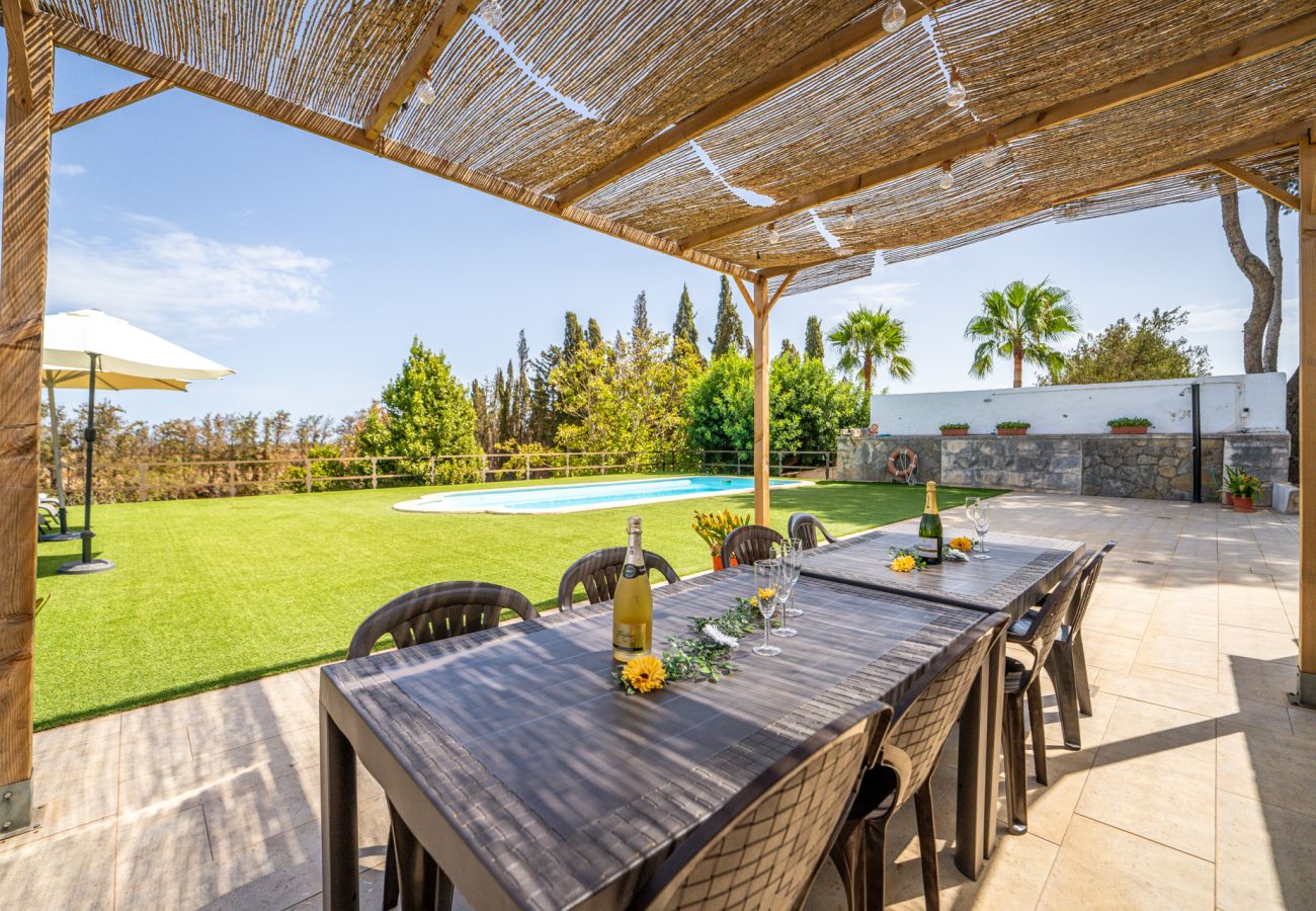 Finca avec terrasse spectaculaire et piscine