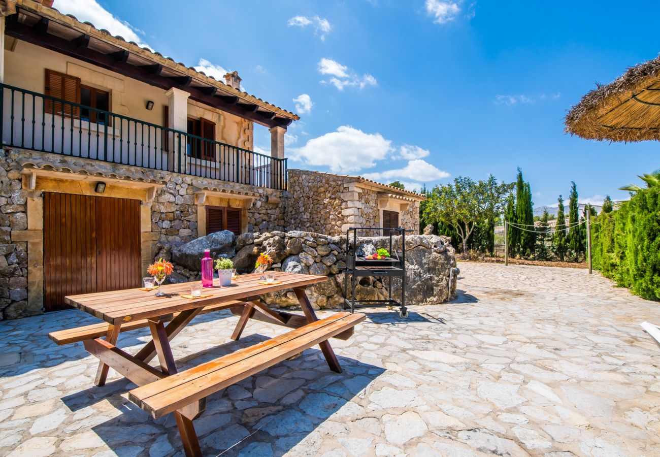 Accommodation in country finca in Pollensa with mountain views