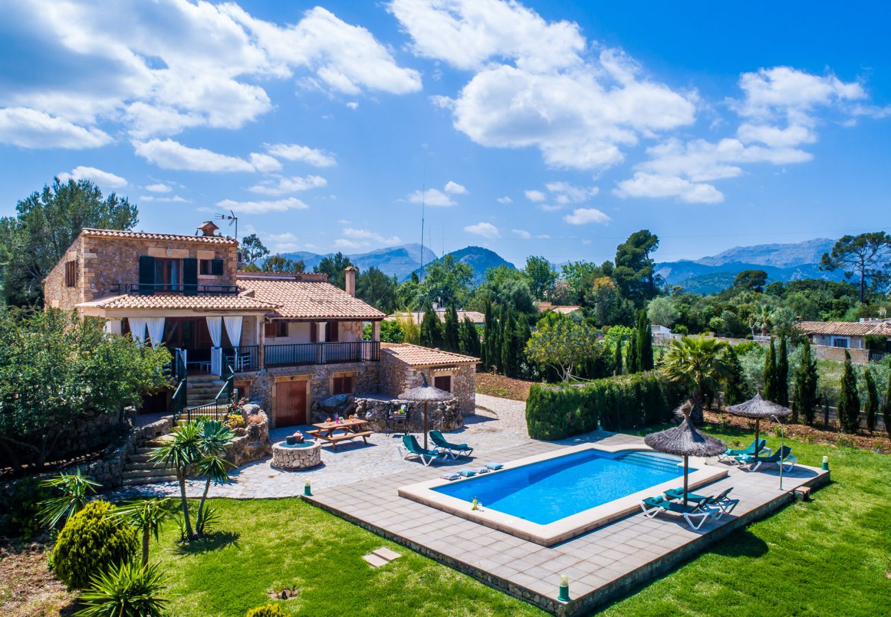 Finca in Pollensa with swimming pool and barbecue