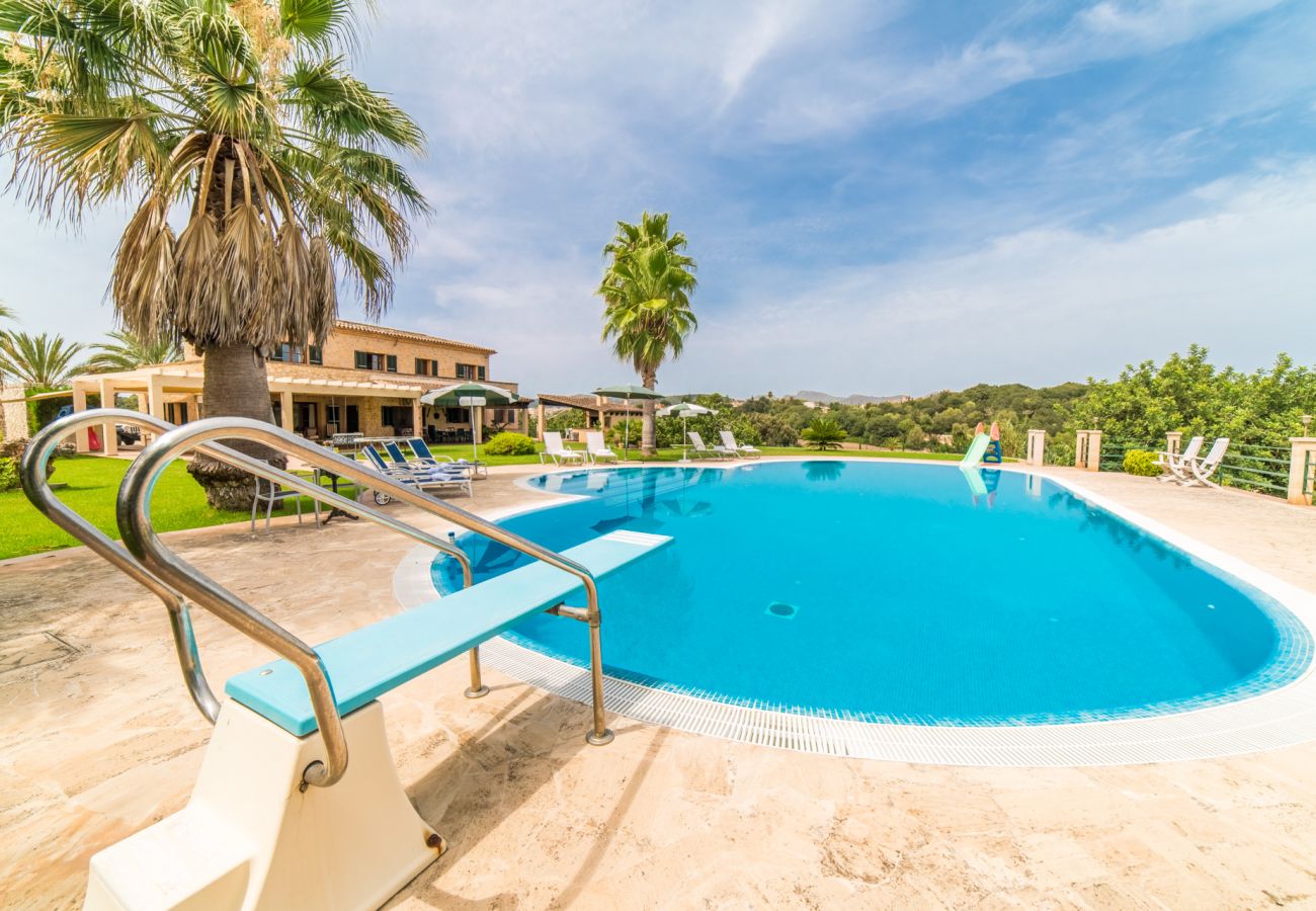 Vacations in Mallorca in rural finca with swimming pool