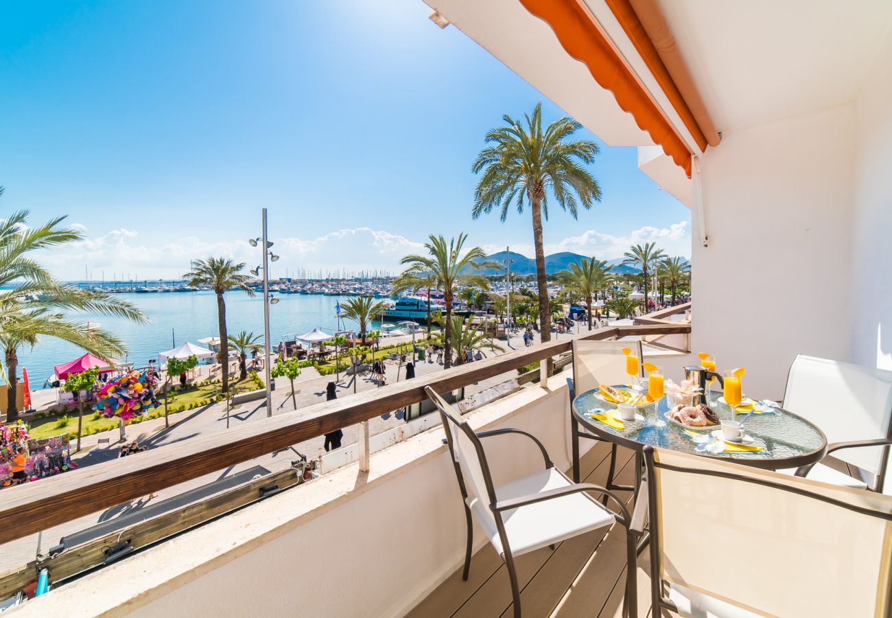 Seafront apartament in Puerto Alcudia with terrace