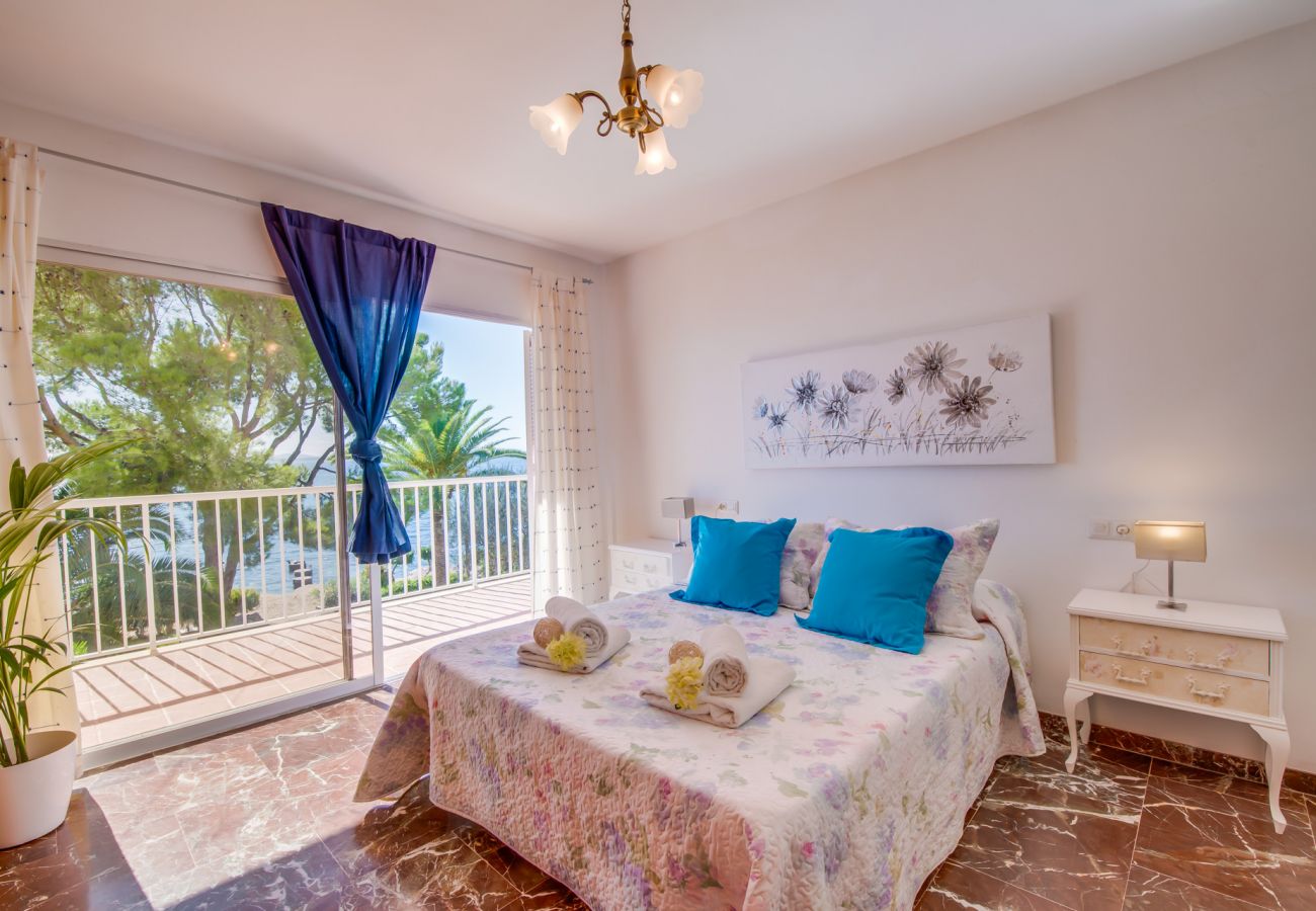 Villa for rent in first line in Puerto Alcudia.
