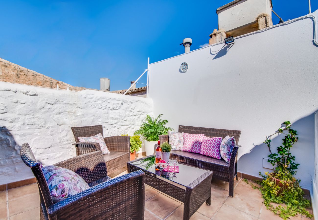 House with terrace in the village of Alcudia