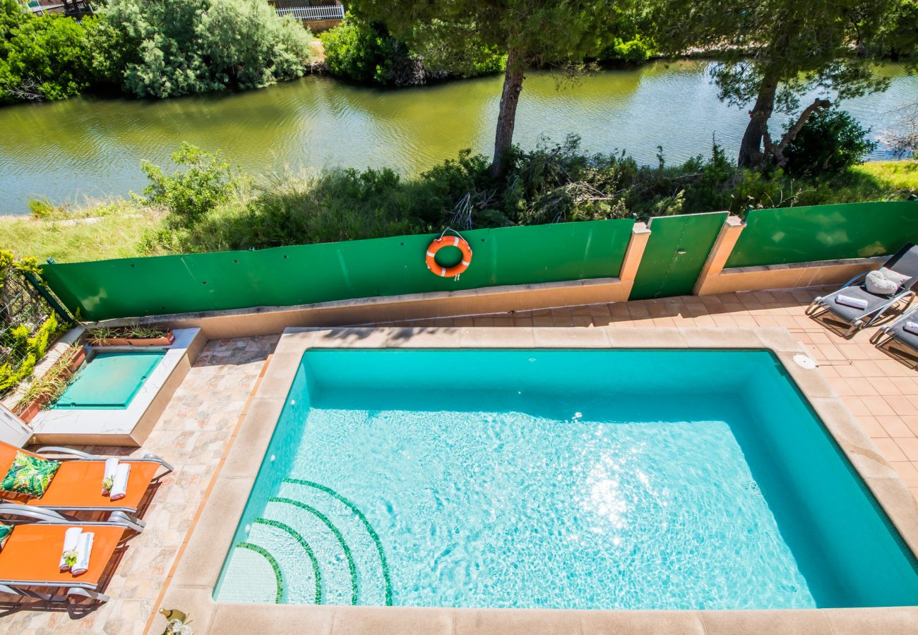 House with pool near the sea.