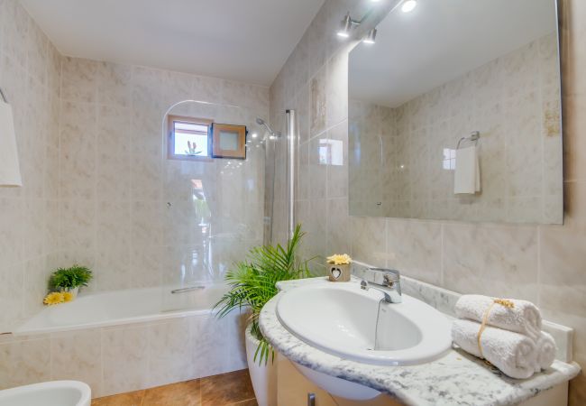 Country house in Sencelles - Rural finca with pool Can Grau Petit in Majorca Country house in Sencelles - Rural finca with pool Can Grau Petit in Majorca