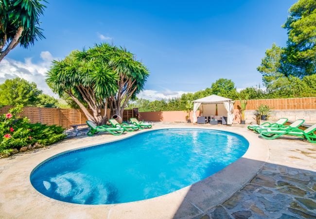 Finca with pool and barbecue in Mallorca