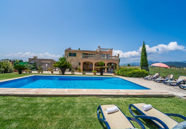 Mallorcan country house with pool and views 