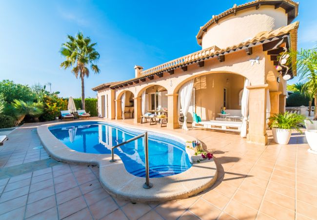 House with pool and barbecue near the sea in Mallorca