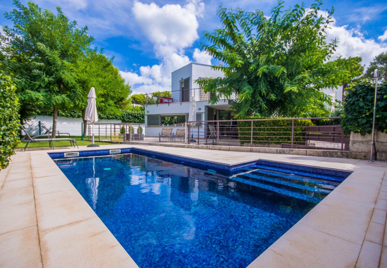 Holiday rental in Playa de Muro with pool.