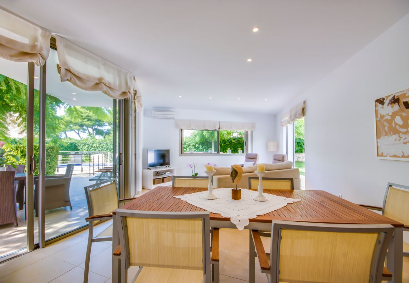 House with private pool in Playa de Muro.