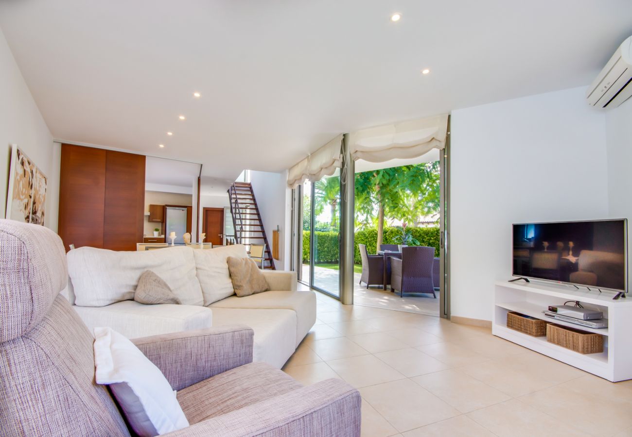 House near the sea with pool in Playa de Muro.