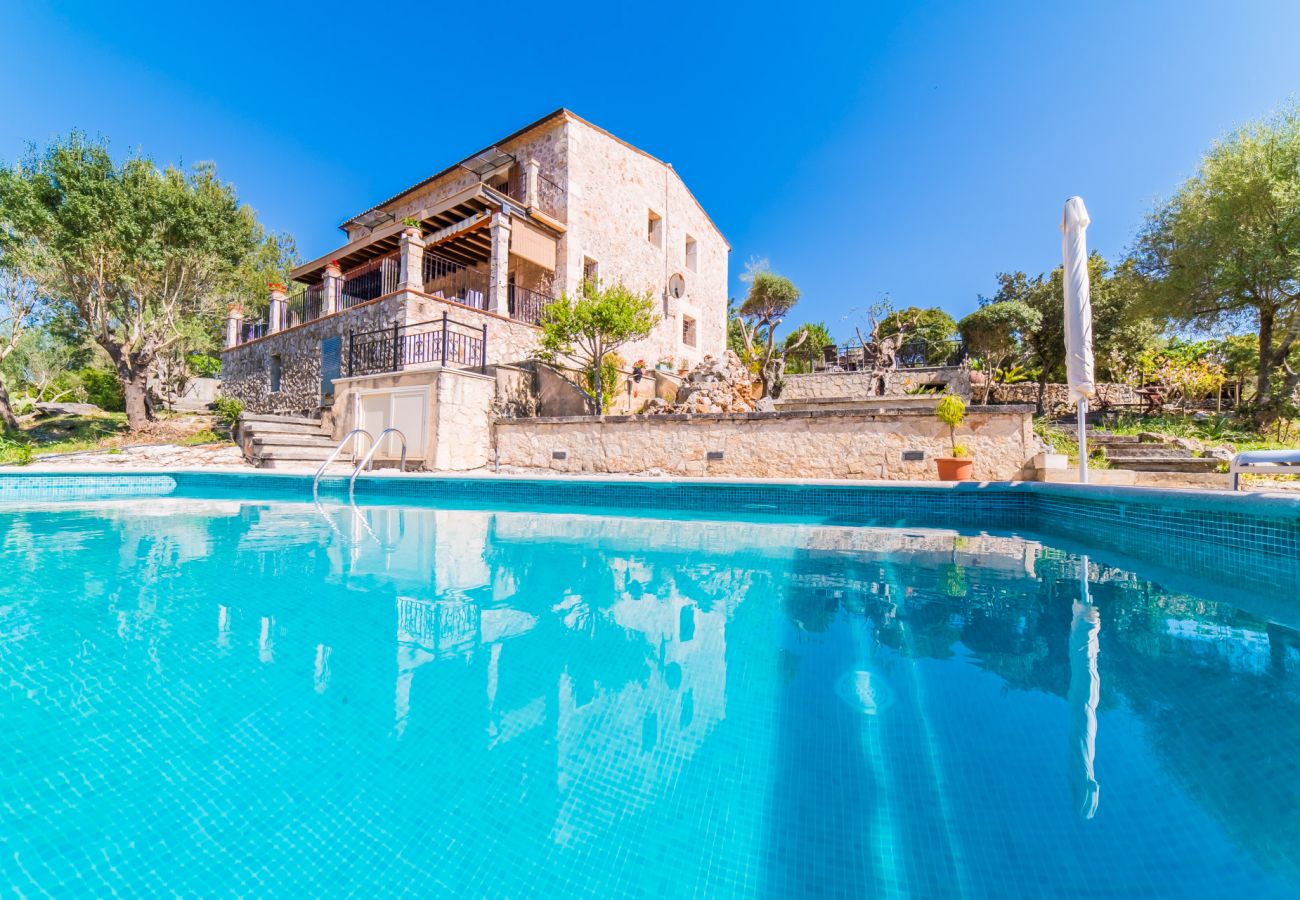 Rustic finca with terrace with mountain views.