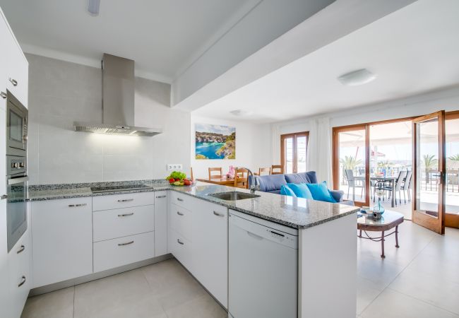 Apartment in Puerto de Alcudia - Apartment Port Alcudia Mary seafront  Apartment in Puerto de Alcudia - Apartment Port Alcudia Mary seafront
