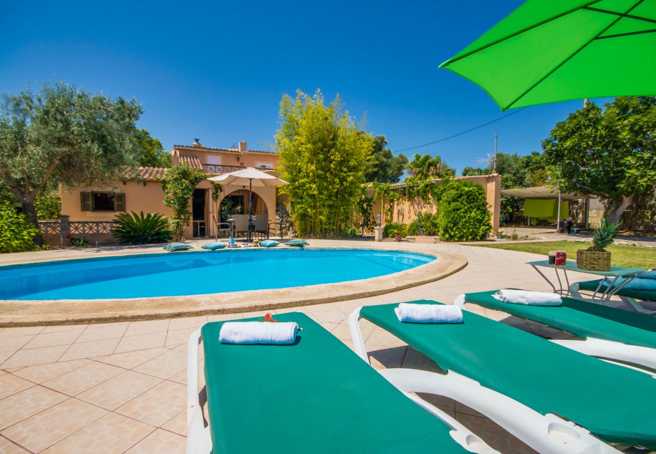 Finca with swimming pool and barbecue in Alcudia