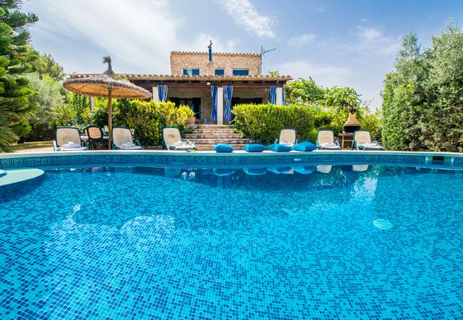 Rustic house with pool and barbecue in Mallorca