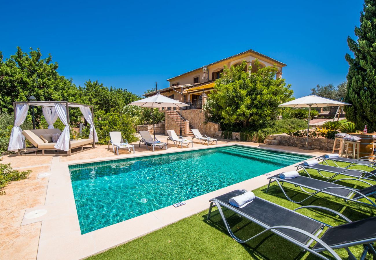 Rural house with pool and barbecue in Mallorca