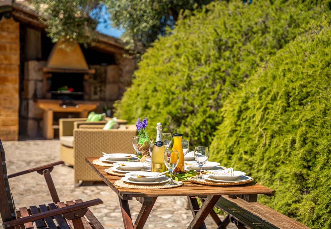 Holiday finca with barbecue and swimming pool near the beach