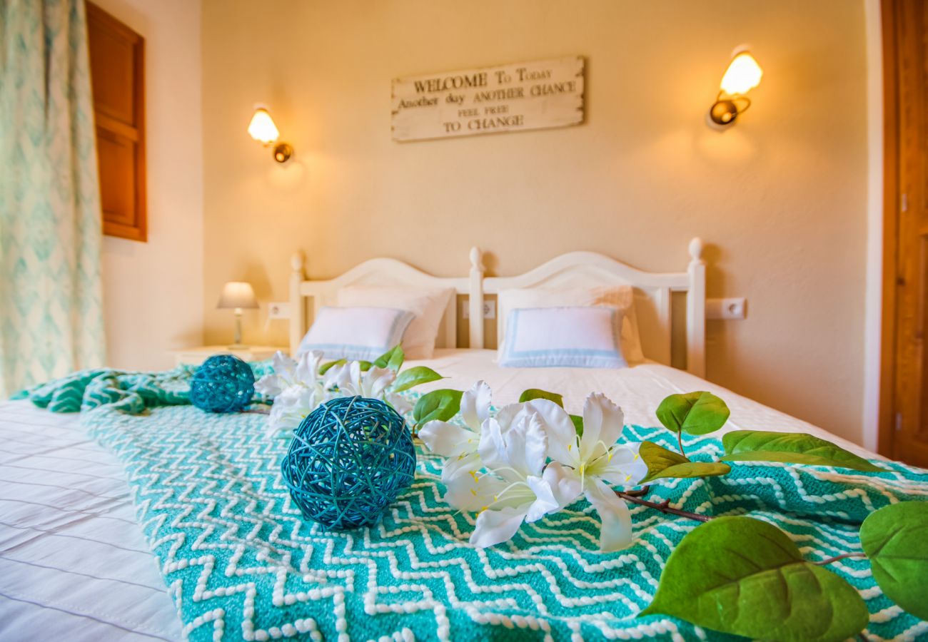 Country house in Alcudia - Mallorcan finca in Alcudia Ses Poves with pool