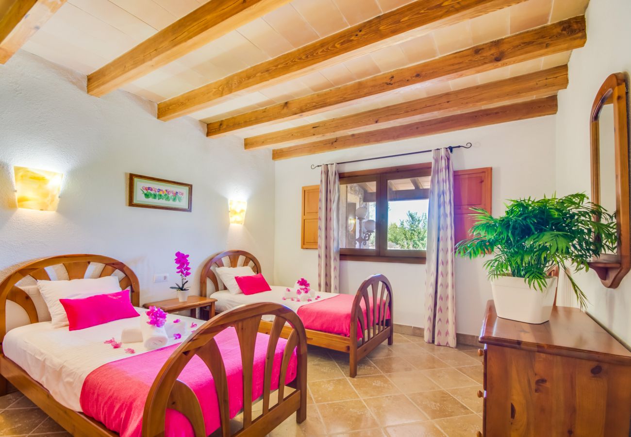 Country house in Alcudia - Mallorcan finca in Alcudia Ses Poves with pool