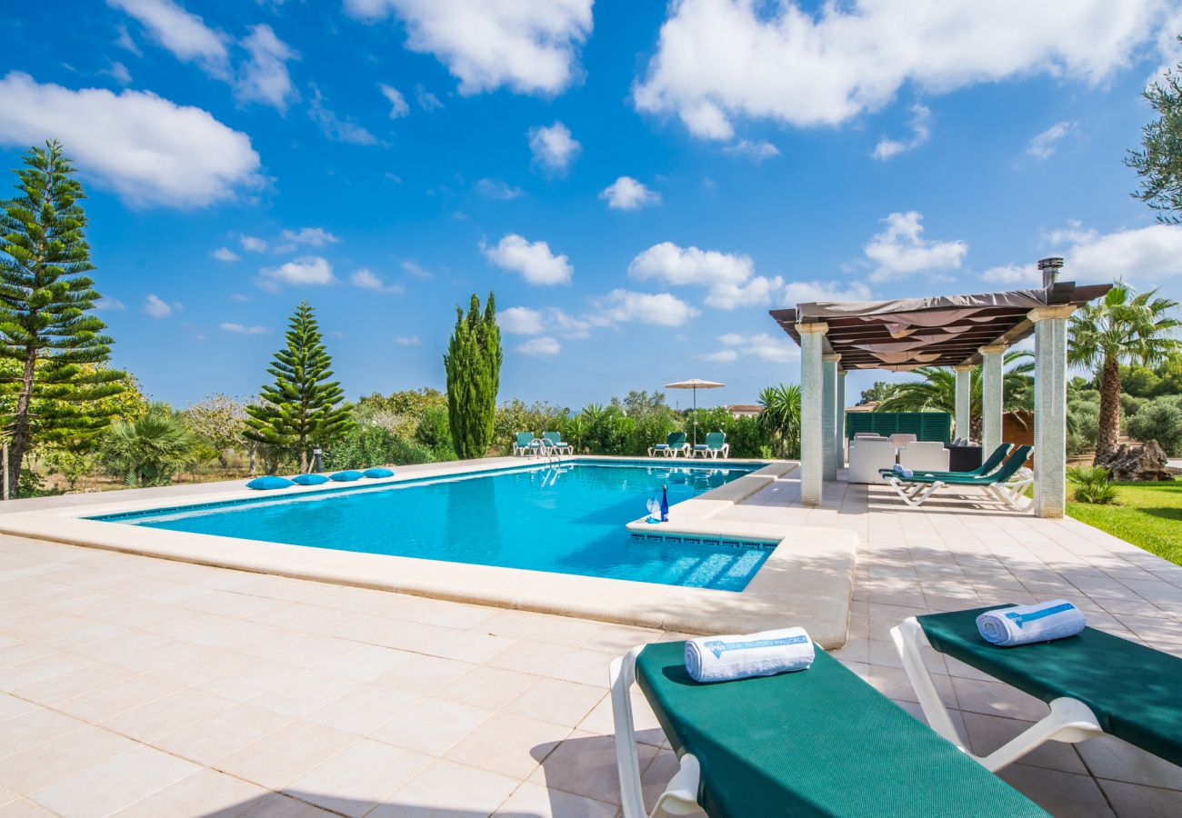 Villa with large pool and large terraces.