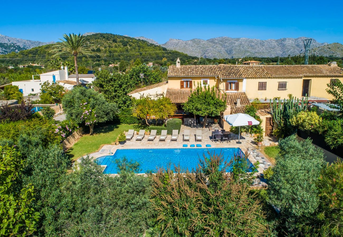 Finca with pool and barbecue Pollensa