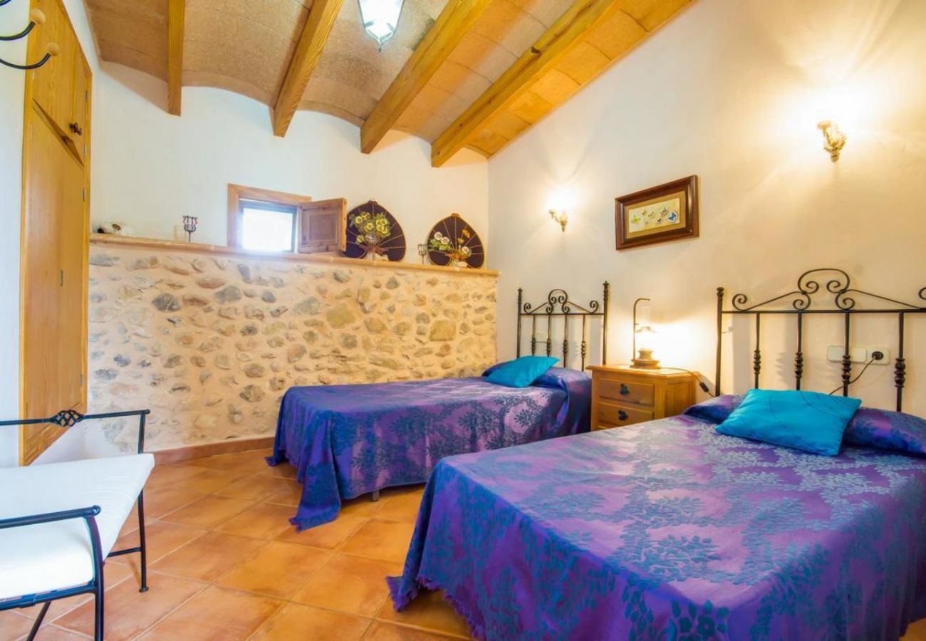 Country house in Buger - Large rustic finca Can Nyany Buger in Mallorca