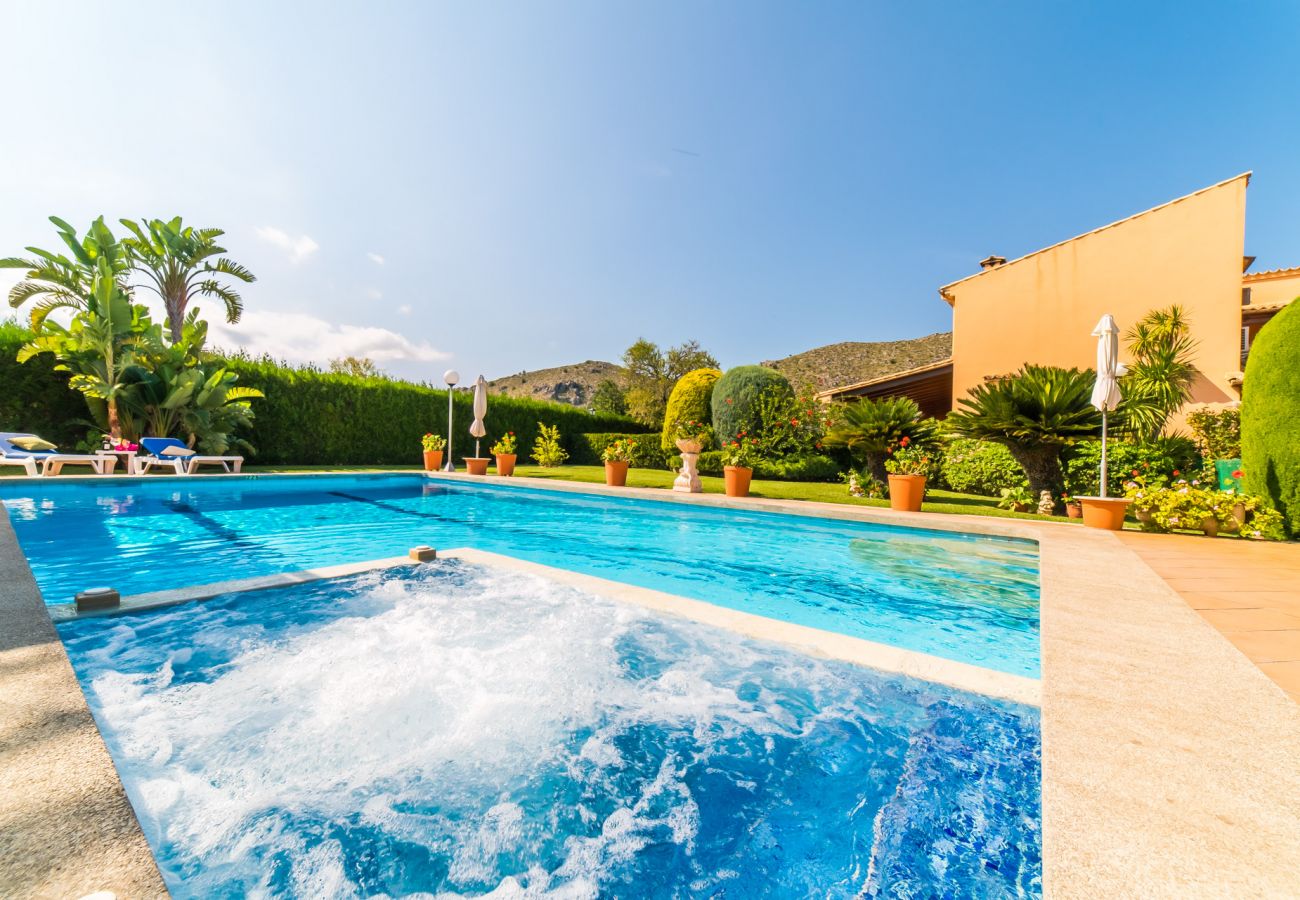 Rural finca with swimming pool, ping-pong and jacuzzi in Pollensa
