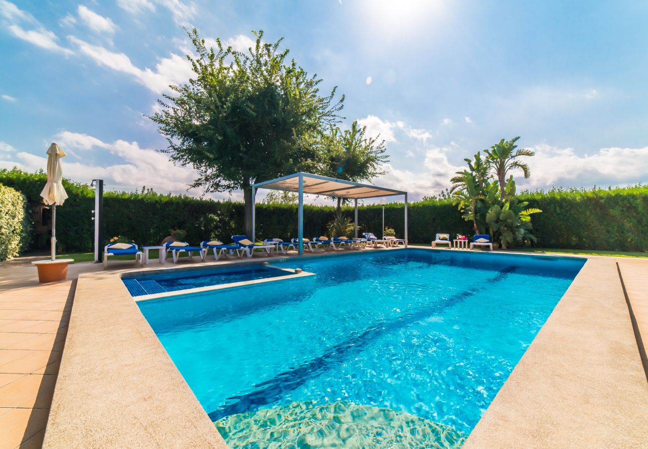Finca in Pollensa with swimming pool, barbecue and jacuzzi