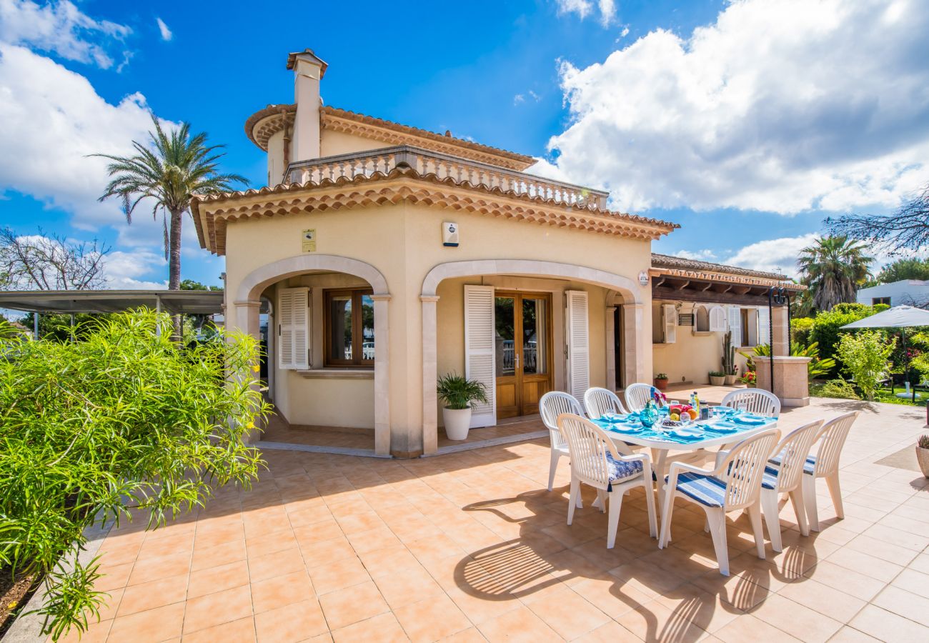 House in Puerto de Alcudia - House next to the beach Villa Celia in Alcudia