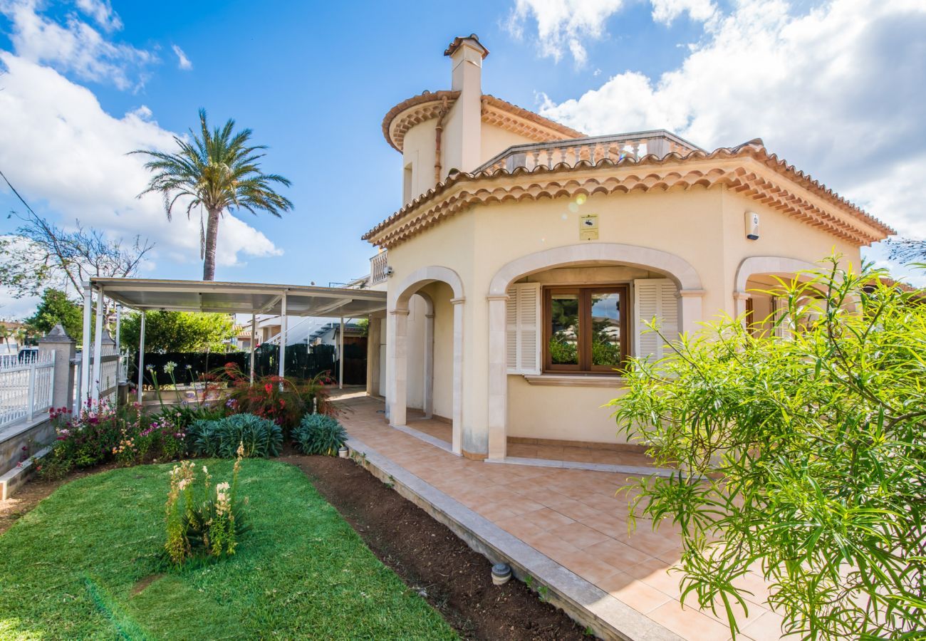 House in Puerto de Alcudia - House next to the beach Villa Celia in Alcudia