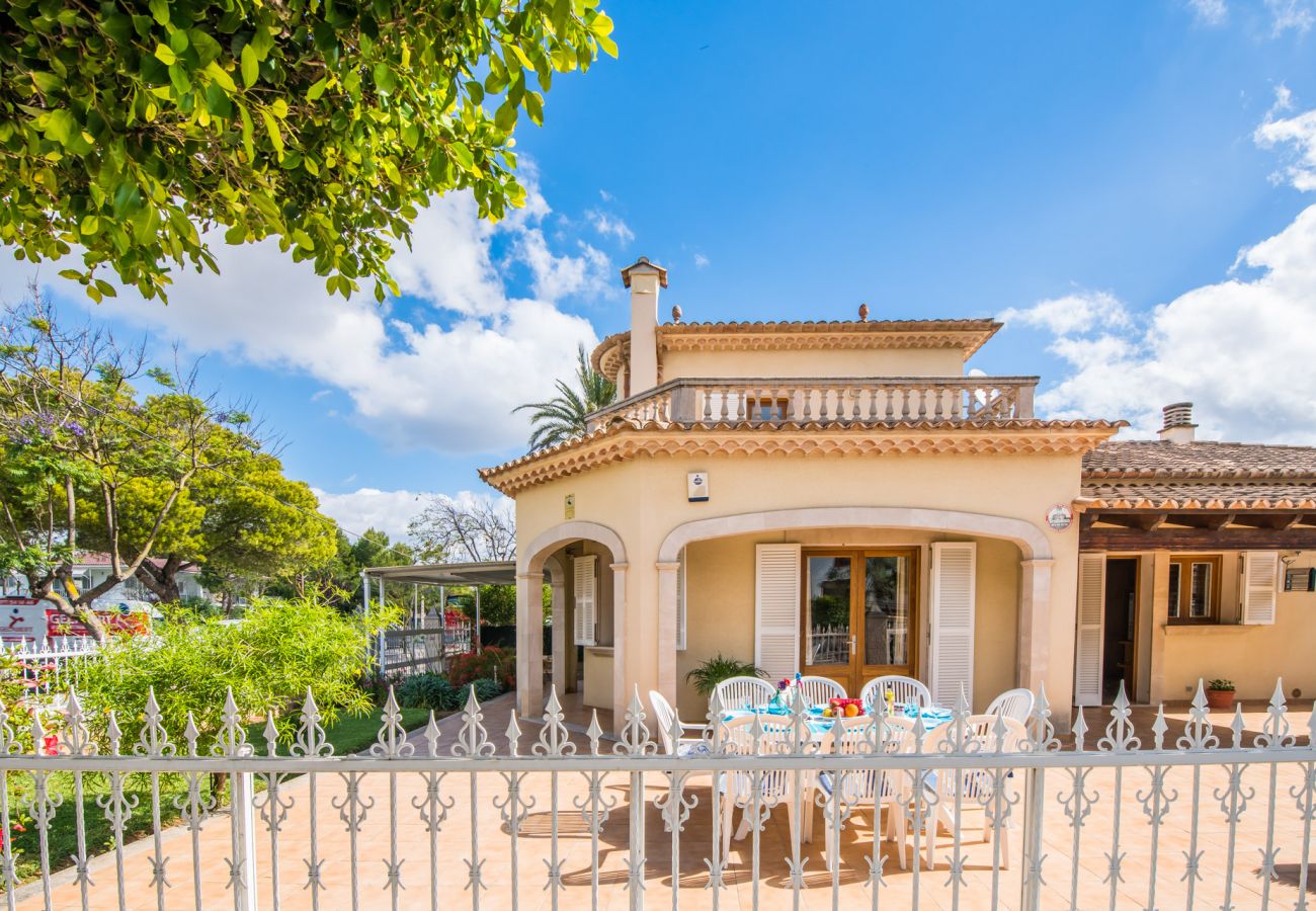 House in Puerto de Alcudia - House next to the beach Villa Celia in Alcudia