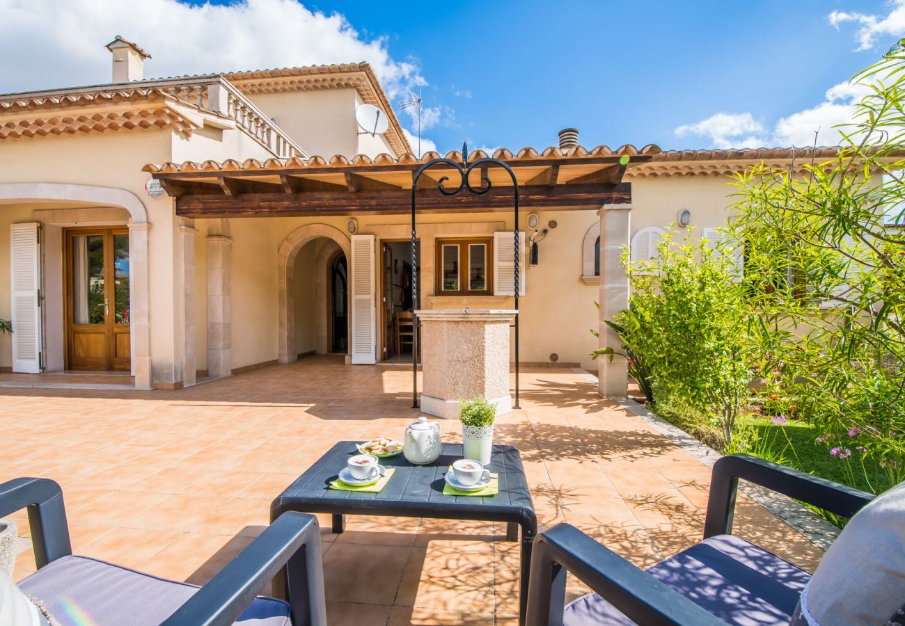 House in Puerto de Alcudia - House next to the beach Villa Celia in Alcudia