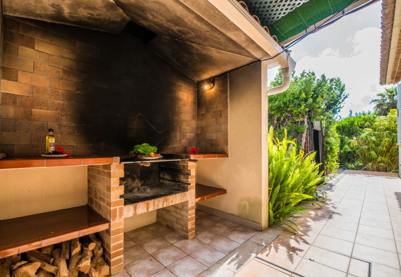 House with garden and barbecue in Alcudia