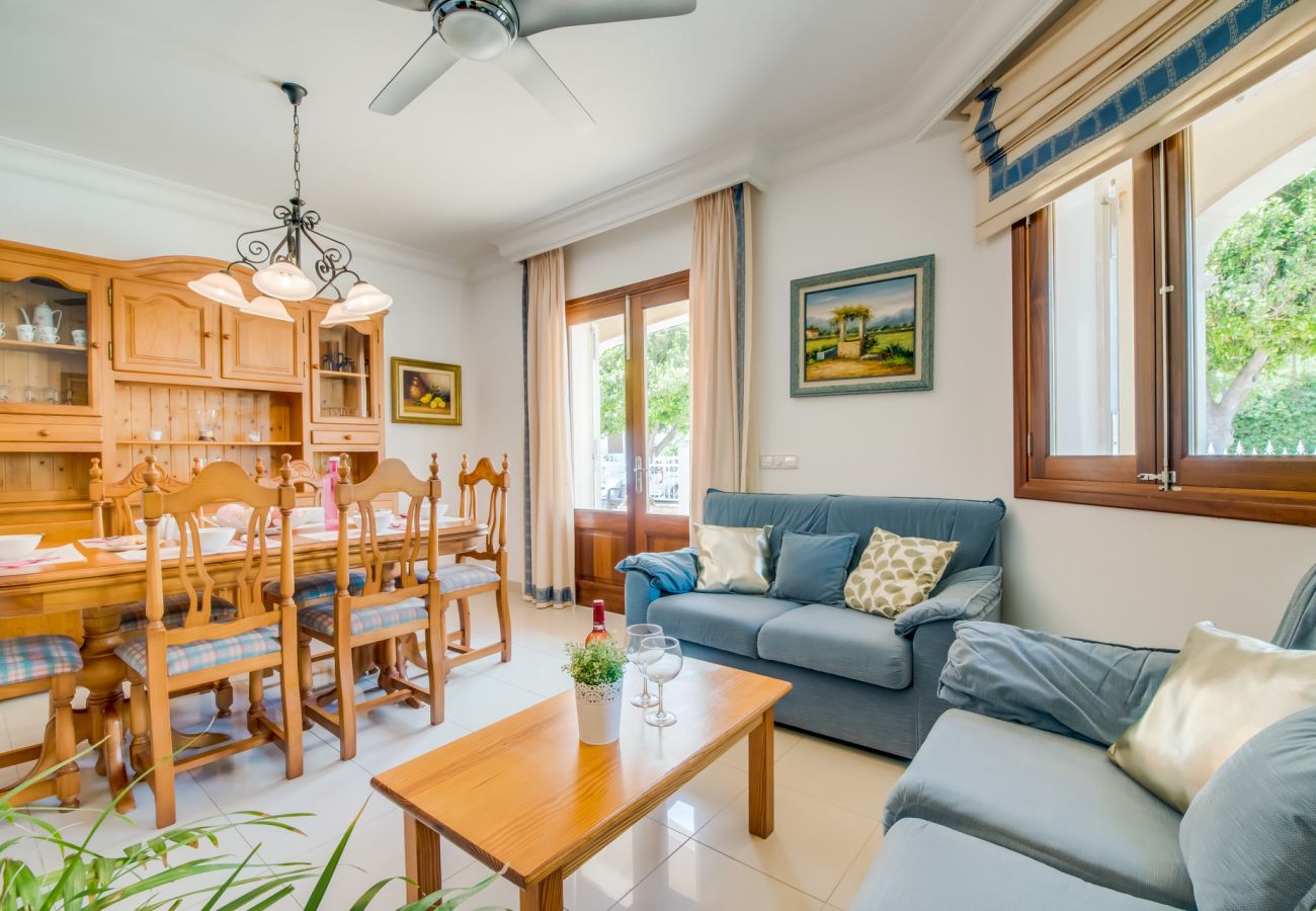 House in Puerto de Alcudia - House next to the beach Villa Celia in Alcudia