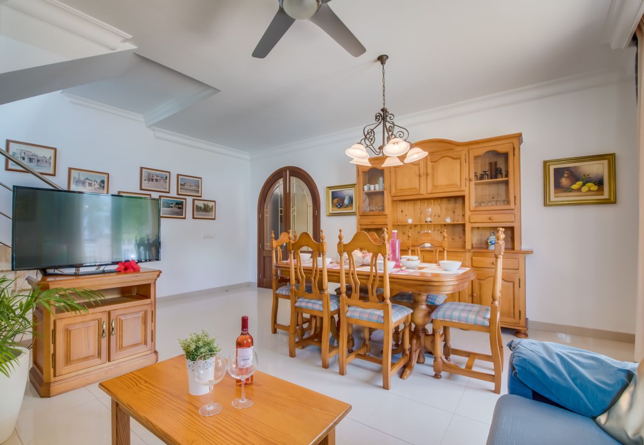 House in Puerto de Alcudia - House next to the beach Villa Celia in Alcudia