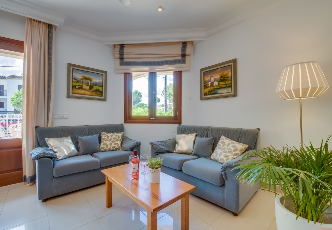 House in Puerto de Alcudia - House next to the beach Villa Celia in Alcudia