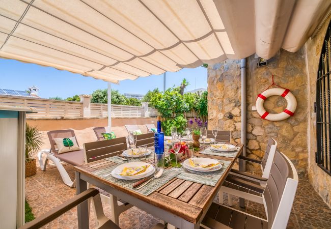 Holidays in alcudia near the beach at the best price. 
