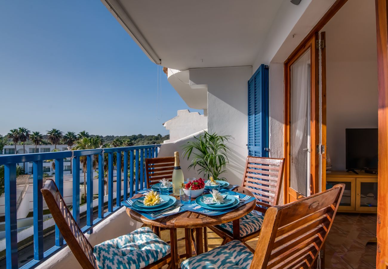 Holiday accommodation with terrace in Majorca near the beach 