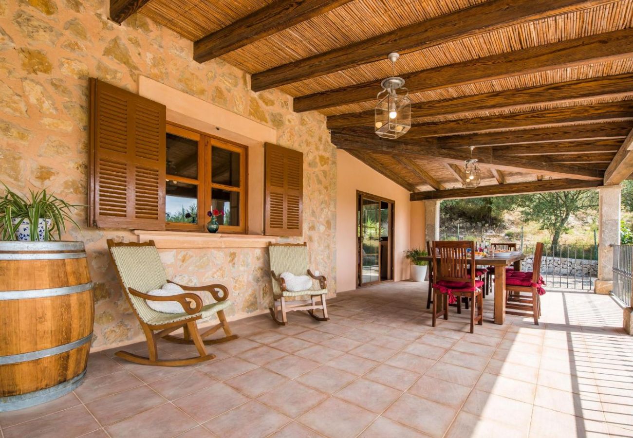 Rustic house in Mallorca with pool.