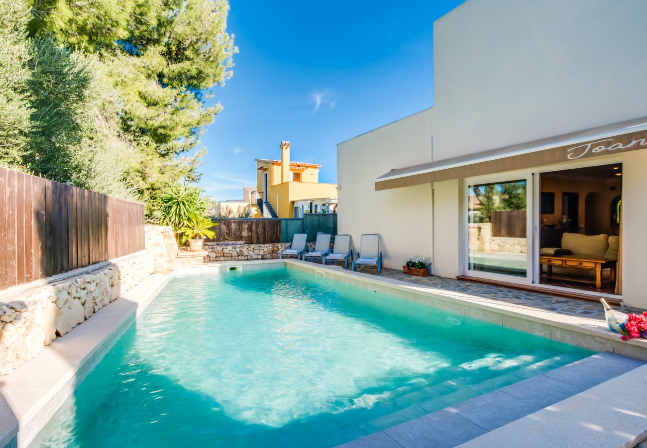 House with swimming pool close to Alcudia.