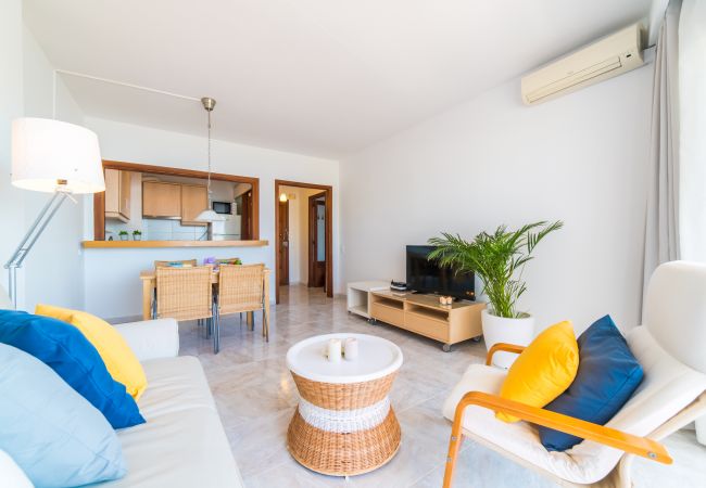 Air-conditioned flat in Puerto Alcudia with sea view