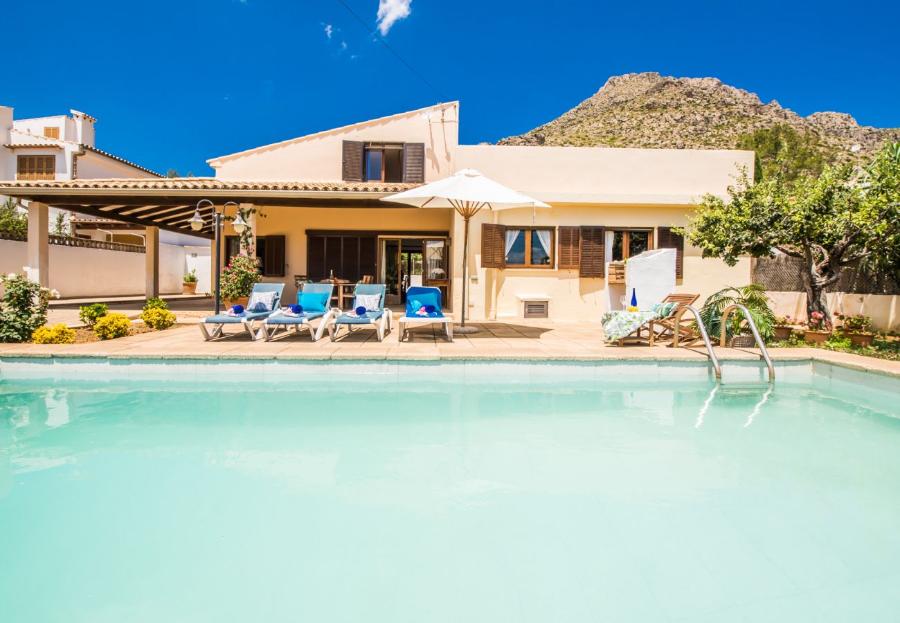 Finca with pool near the mountains.