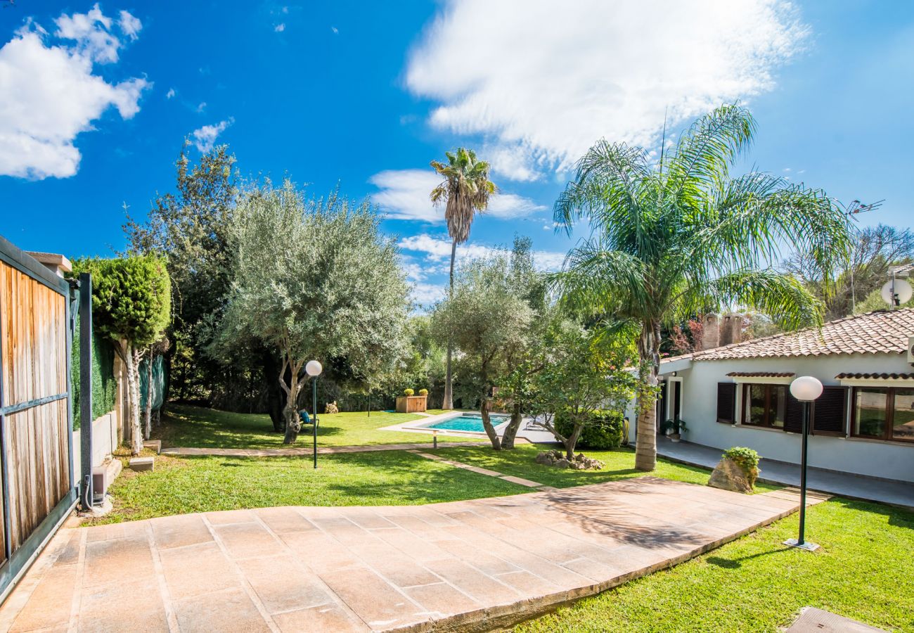 House in Crestatx - House with pool garden Casa Pequeña in Mallorca