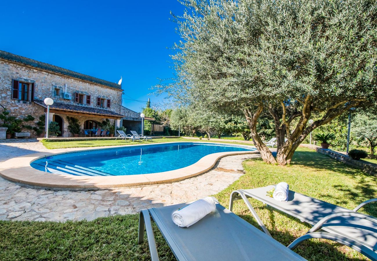 Finca with barbecue and pool in the centre of Mallorca