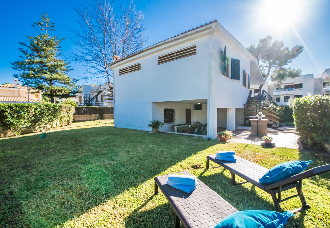 House next to the beach with barbecue in Alcudia