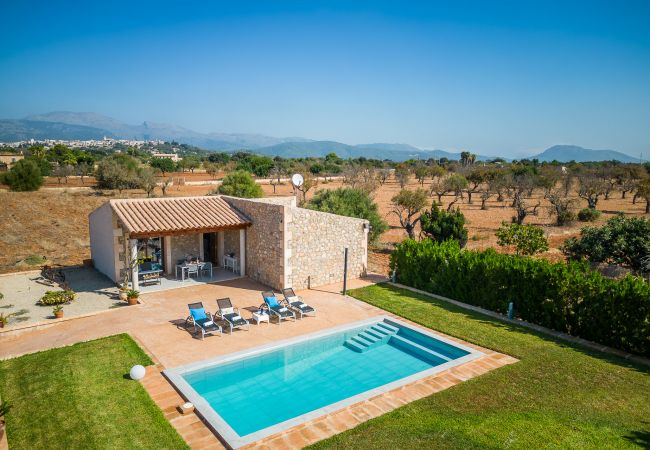 Holiday rental finca with pool in Mallorca.